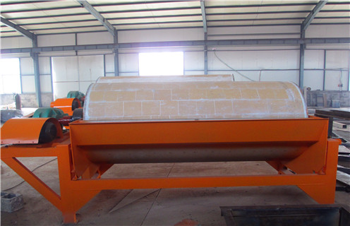 干粉磁選機，關注行業(yè)生產(chǎn)，干粉磁選機更適合市場使用，關注行業(yè)生產(chǎn)，干粉磁選機更適合市場使用磁場一般為多少_磁塊如何排列