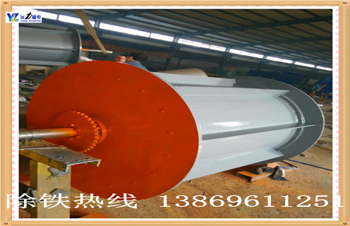 全磁　遠(yuǎn)力磁電生產(chǎn)的全磁滾筒通常安裝在輸送帶端頭上，使用環(huán)境更適用于大批量的礦石，谷物，沙子，砂礫，塑料，木材，碎玻璃，廢料等干性物料中的跟大含量的鐵屑，鐵片，鐵塊或者其他鐵磁性物料自動(dòng)分離。
